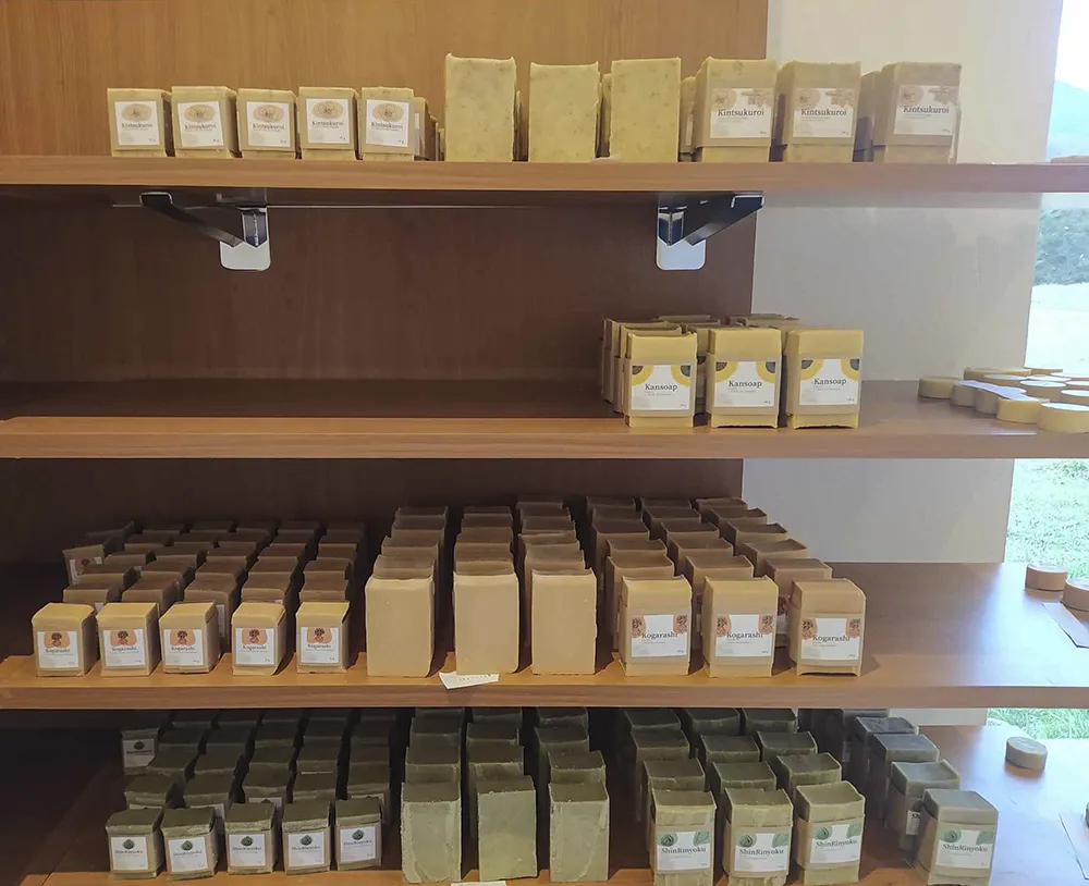 Les savons Kanso à la boutique à Sigoyer.